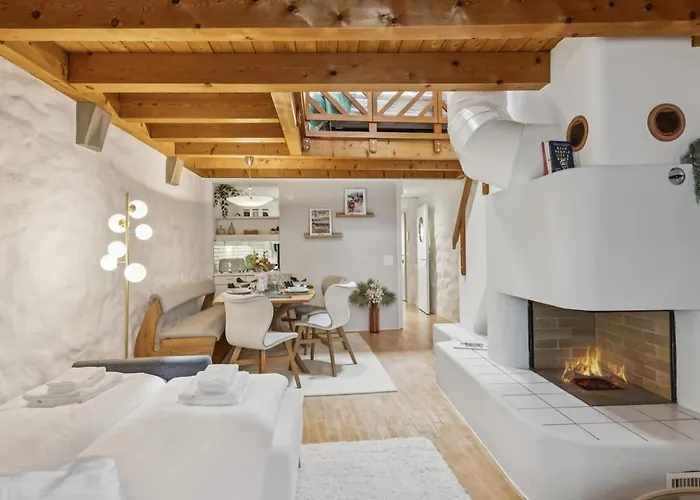 Oldtownriversideacbalconyfreeparkingwaterview